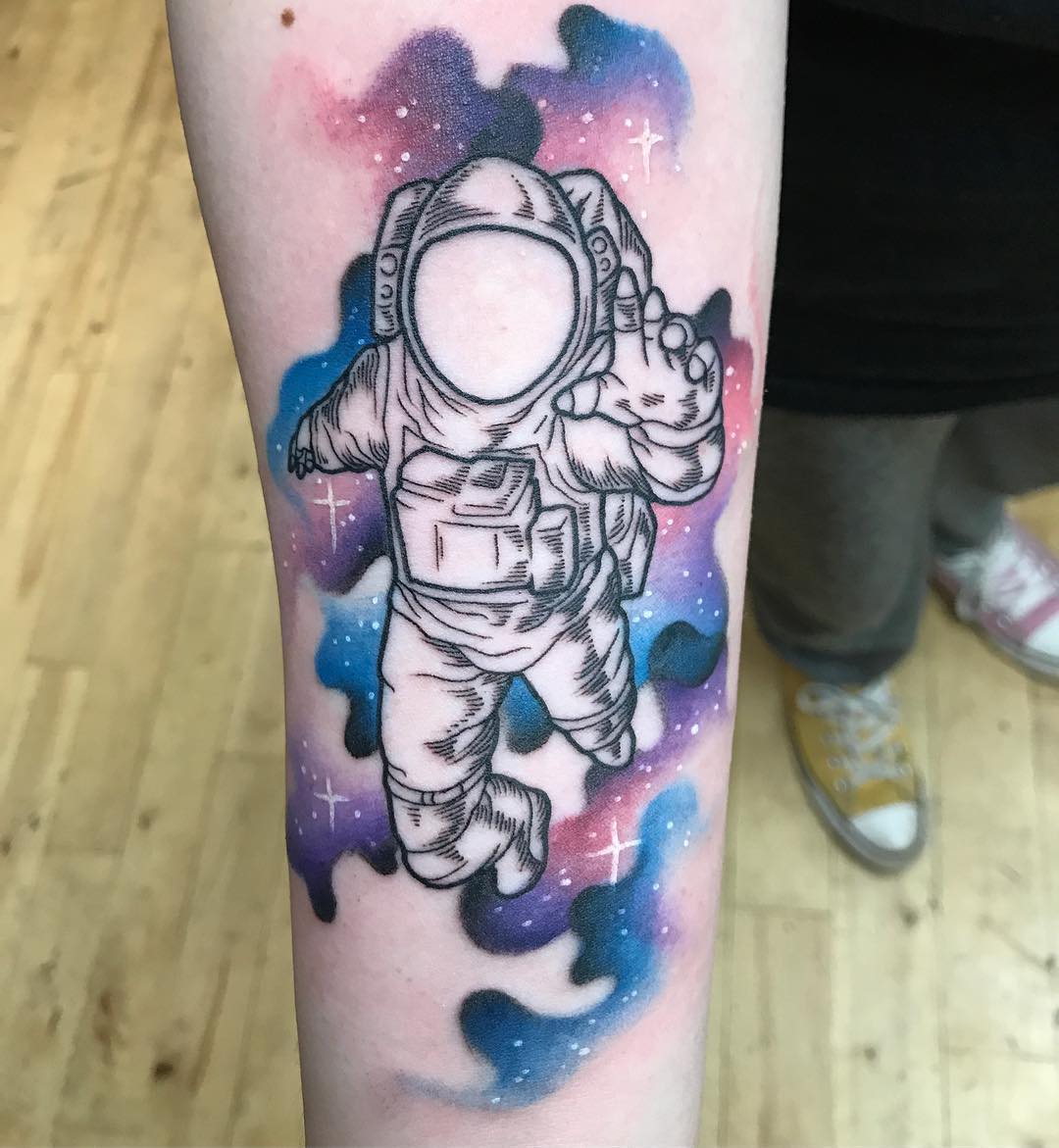 羊先生小臂水彩太空人纹身图案